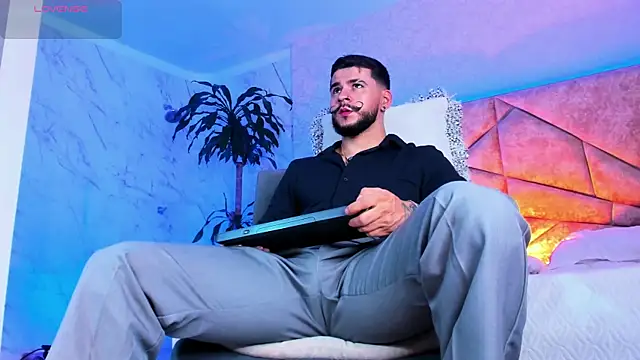 Snapshot of DickGriffith_ chatting on 12, 10, 2025 DickGriffith online show from 12, 10, 2025