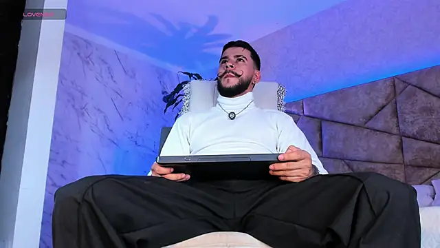 Snapshot of DickGriffith_ chatting on 19, 10, 2025 DickGriffith online show from 19, 10, 2025