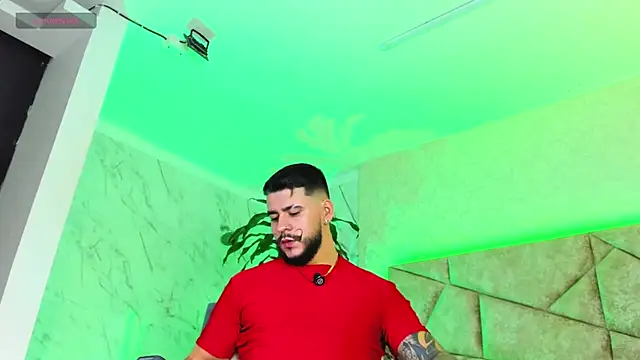 Snapshot of DickGriffith_ chatting on 28, 10, 2025 DickGriffith online show from 28, 10, 2025