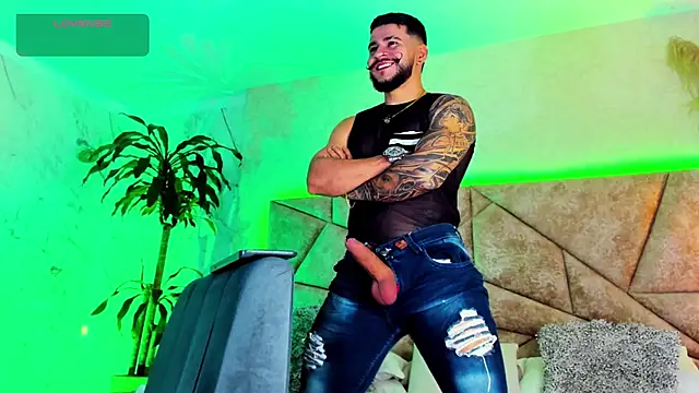 Snapshot of DickGriffith_ chatting on 29, 10, 2025 DickGriffith online show from 29, 10, 2025