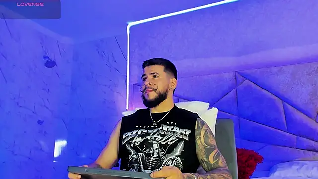 Snapshot of DickGriffith_ chatting on 4, 12, 2025 DickGriffith online show from 4, 12, 2025