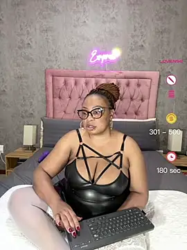 Snapshot of VixenRoyaleX chatting on 2, 7, 2026 VixenRoyaleX online show from 2, 7, 2026