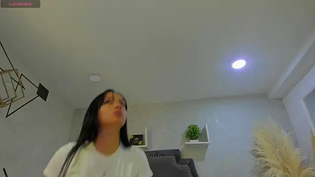 Snapshot of EmiliaRose_ chatting on 20, 12, 2025 EmiliaRose online show from 20, 12, 2025