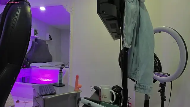 Snapshot of EmiliaRose_ chatting on 27, 2, 2026 EmiliaRose online show from 27, 2, 2026