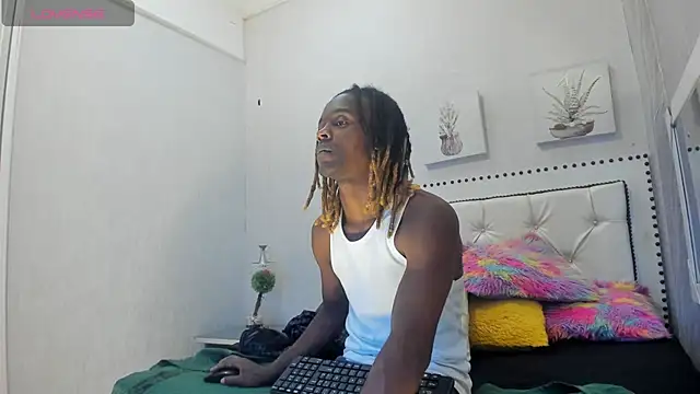 Snapshot of LooganX chatting on 20, 9, 2025 LooganX online show from 20, 9, 2025