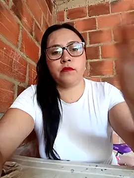 Snapshot of promiscuous-indecent-momm chatting on 15, 12, 2025 promiscuous-indecent-momm online show from 15, 12, 2025