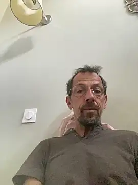 Snapshot of createur34 chatting on 8, 4, 2026 createur34 online show from 8, 4, 2026