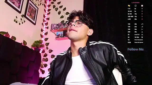 Snapshot of isaac-saenz chatting on 25, 2, 2025 isaac-saenz online show from 25, 2, 2025