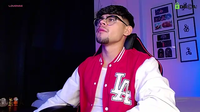 isaac-saenz online show from 4, 12, 2025