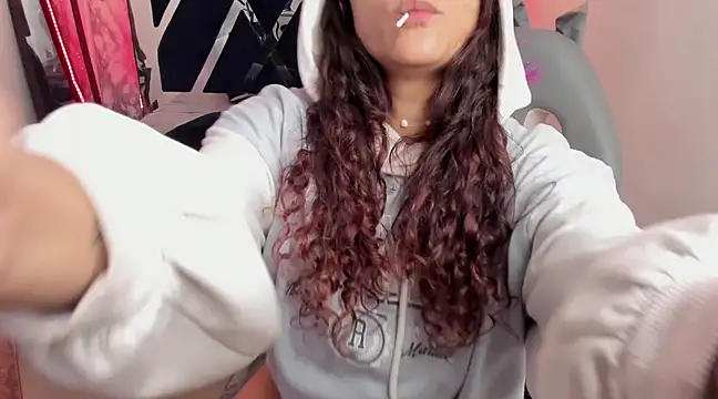 charlotte bluee online show from 18, 2, 2025