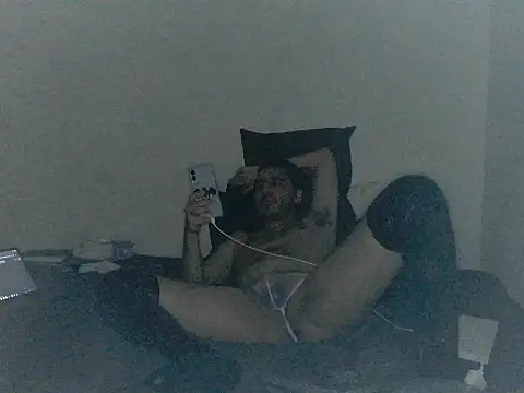 Snapshot of Iscariot19 chatting on 11, 4, 2026 Iscariot19 online show from 11, 4, 2026