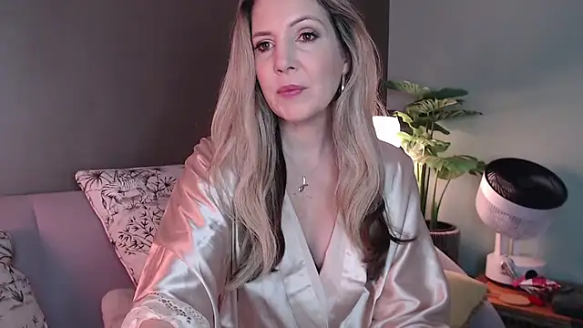 Snapshot of luscious-Lilly chatting on 18, 10, 2025 luscious-Lilly online show from 18, 10, 2025