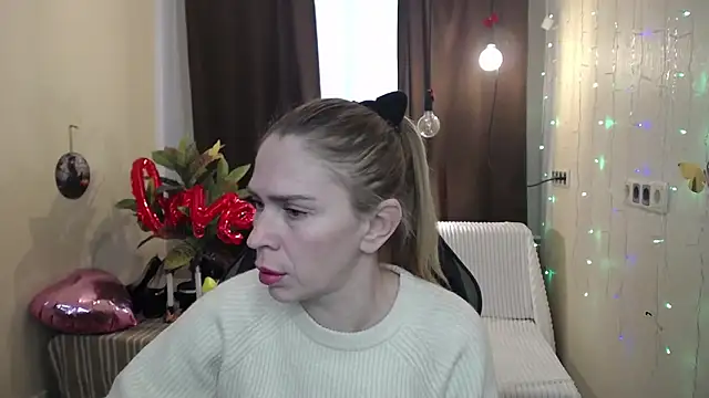 Snapshot of TessaDaybreak chatting on 18, 2, 2025 TessaDaybreak online show from 18, 2, 2025