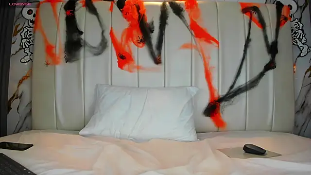 Snapshot of EvaMillins chatting on 28, 10, 2025 EvaMillins online show from 28, 10, 2025