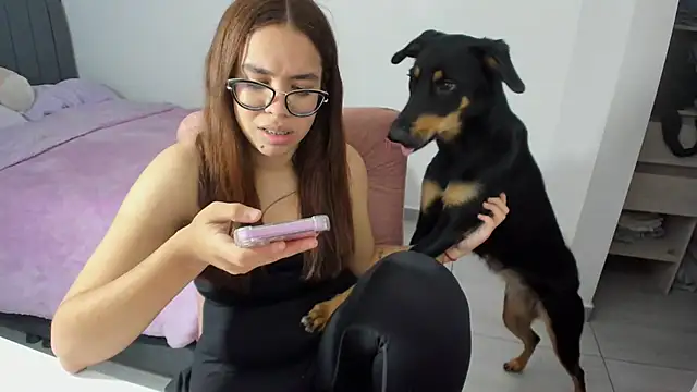 Greciaruiz  online show from 23, 12, 2025