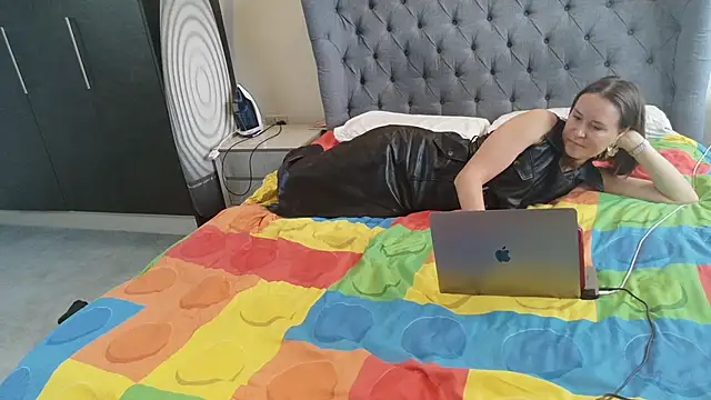 Snapshot of eatmypie69 chatting on 13, 4, 2026 eatmypie69 online show from 13, 4, 2026