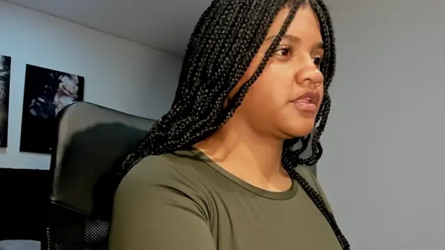 Snapshot of ZahraRose chatting on 3, 10, 2025 ZahraRose online show from 3, 10, 2025