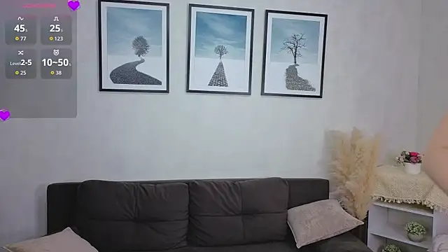 Snapshot of EdlaHewell chatting on 2, 10, 2025 EdlaHewell online show from 2, 10, 2025