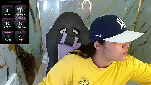 Snapshot of melany_rouse18 chatting on 21, 4, 2026 melany rouse18 online show from 21, 4, 2026