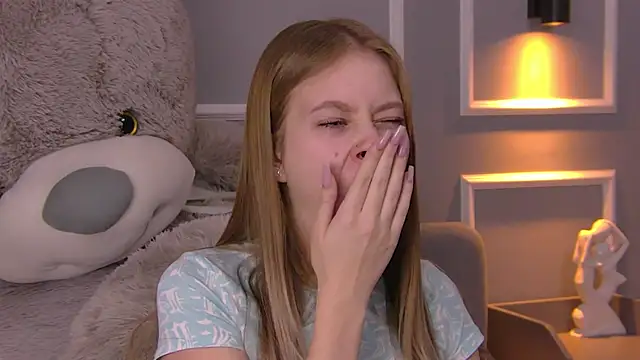 EveMundie online show from 4, 3, 2025