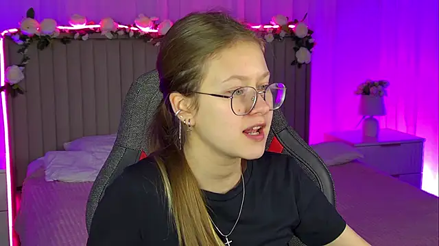 EveMundie online show from 5, 11, 2025