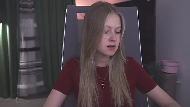 Snapshot of EveMundie chatting on 13, 7, 2026 EveMundie online show from 13, 7, 2026