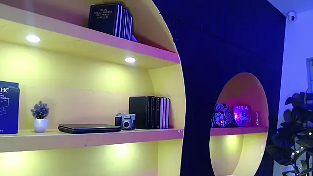 Snapshot of AnahisBennett chatting on 10, 4, 2026 AnahisBennett online show from 10, 4, 2026