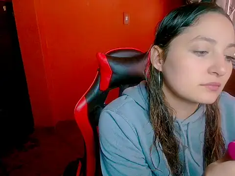 Snapshot of Daianna_m_ chatting on 22, 4, 2026 Daianna m online show from 22, 4, 2026