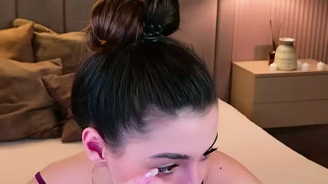 Snapshot of Alice_Deleon chatting on 6, 11, 2025 Alice Deleon online show from 6, 11, 2025