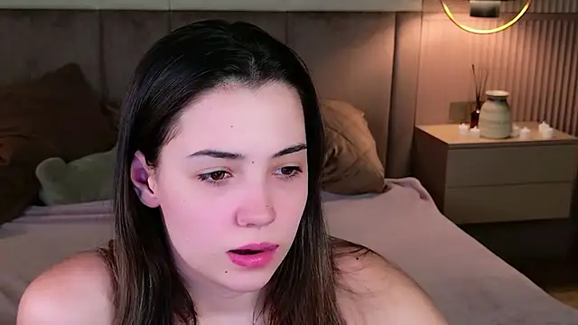 Snapshot of Alice_Deleon chatting on 9, 11, 2025 Alice Deleon online show from 9, 11, 2025