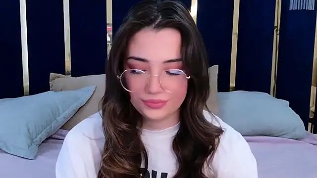 Snapshot of Alice_Deleon chatting on 20, 11, 2025 Alice Deleon online show from 20, 11, 2025