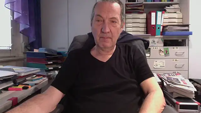 Snapshot of HMStraps01 chatting on 26, 2, 2025 HMStraps01 online show from 26, 2, 2025