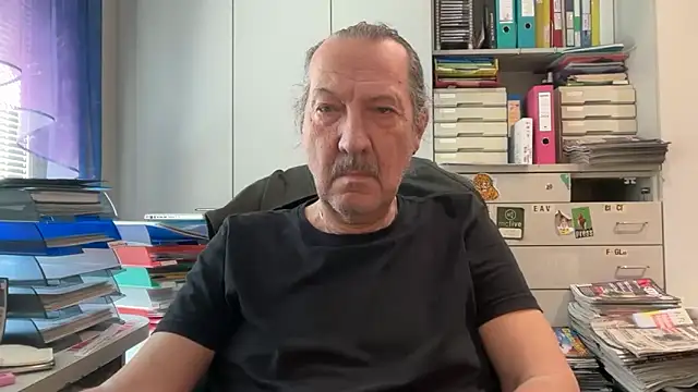 Snapshot of HMStraps01 chatting on 5, 5, 2026 HMStraps01 online show from 5, 5, 2026