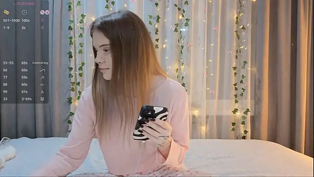 Snapshot of CarolinePepper chatting on 11, 2, 2026 CarolinePepper online show from 11, 2, 2026