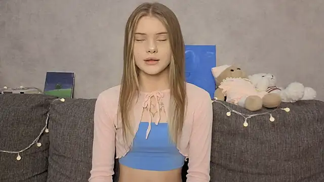 Snapshot of CarolinePepper chatting on 12, 6, 2026 CarolinePepper online show from 12, 6, 2026
