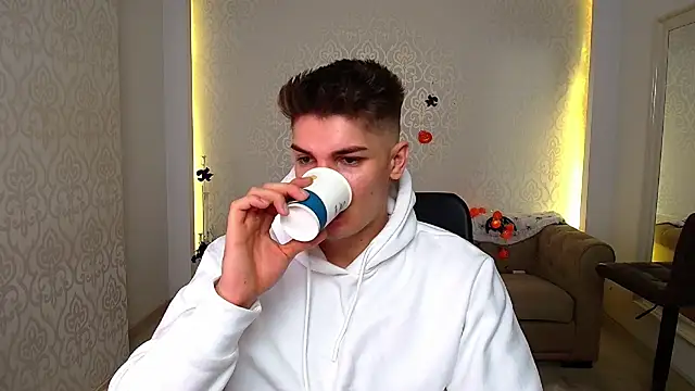 Snapshot of MaxKaiden chatting on 23, 10, 2025 MaxKaiden online show from 23, 10, 2025