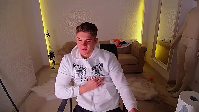 Snapshot of MaxKaiden chatting on 2, 11, 2025 MaxKaiden online show from 2, 11, 2025