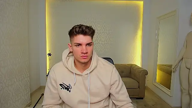 Snapshot of MaxKaiden chatting on 9, 11, 2025 MaxKaiden online show from 9, 11, 2025