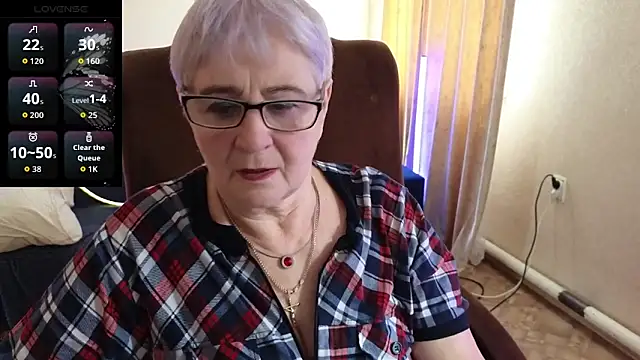 Snapshot of Sandra_Snowflake chatting on 7, 4, 2026 Sandra Snowflake online show from 7, 4, 2026