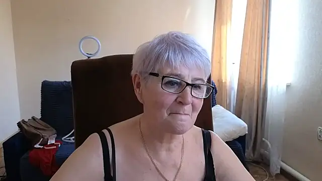 Snapshot of Sandra_Snowflake chatting on 23, 4, 2026 Sandra Snowflake online show from 23, 4, 2026