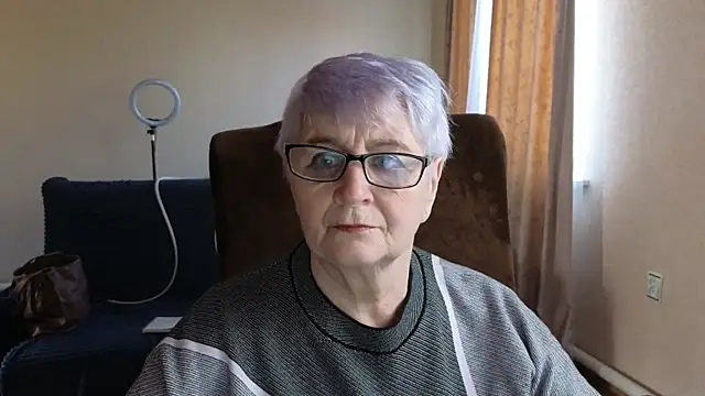 Snapshot of Sandra_Snowflake chatting on 28, 4, 2026 Sandra Snowflake online show from 28, 4, 2026
