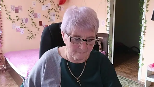 Snapshot of Sandra_Snowflake chatting on 30, 4, 2026 Sandra Snowflake online show from 30, 4, 2026