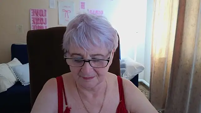 Snapshot of Sandra_Snowflake chatting on 5, 5, 2026 Sandra Snowflake online show from 5, 5, 2026