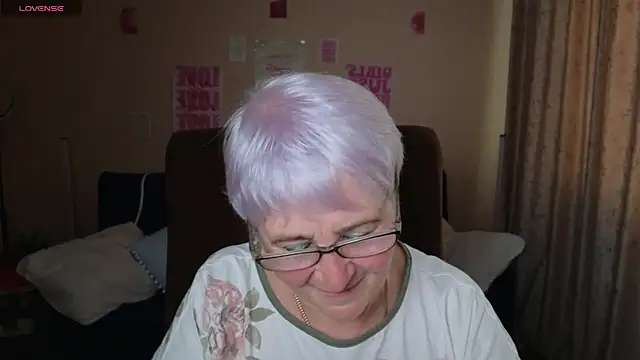 Snapshot of Sandra_Snowflake chatting on 7, 5, 2026 Sandra Snowflake online show from 7, 5, 2026