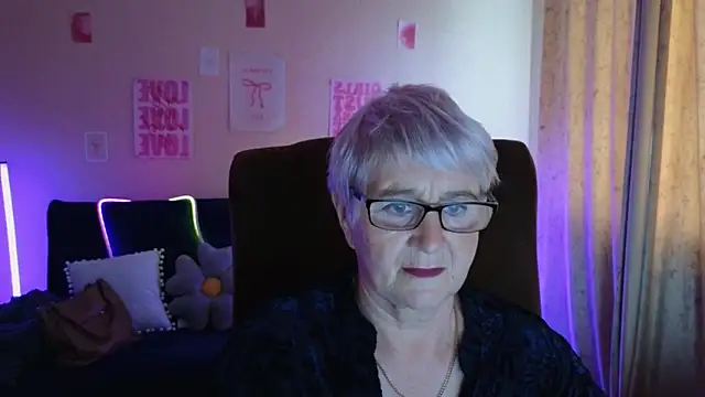 Snapshot of Sandra_Snowflake chatting on 11, 5, 2026 Sandra Snowflake online show from 11, 5, 2026