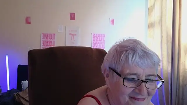 Snapshot of Sandra_Snowflake chatting on 11, 5, 2026 Sandra Snowflake online show from 11, 5, 2026