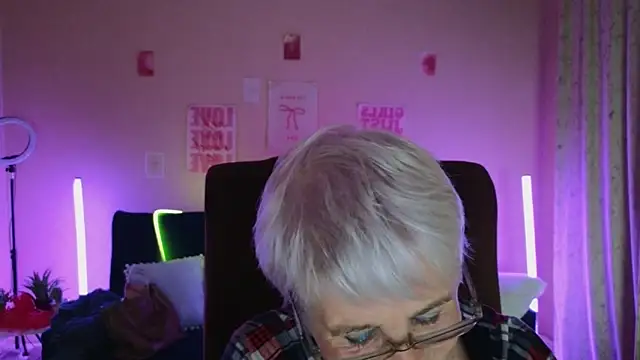 Snapshot of Sandra_Snowflake chatting on 11, 5, 2026 Sandra Snowflake online show from 11, 5, 2026