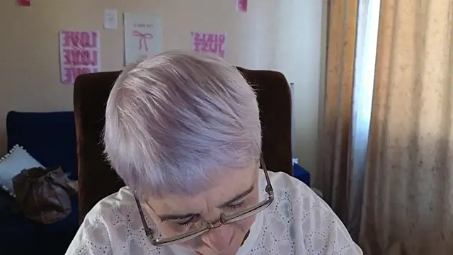 Snapshot of Sandra_Snowflake chatting on 22, 5, 2026 Sandra Snowflake online show from 22, 5, 2026