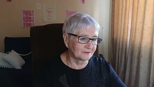 Snapshot of Sandra_Snowflake chatting on 28, 5, 2026 Sandra Snowflake online show from 28, 5, 2026
