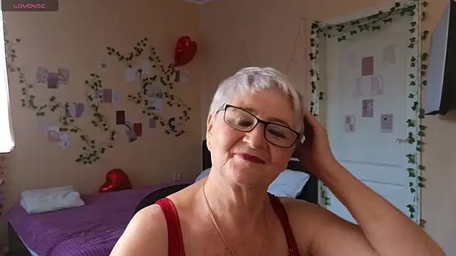 Snapshot of Sandra_Snowflake chatting on 3, 6, 2026 Sandra Snowflake online show from 3, 6, 2026